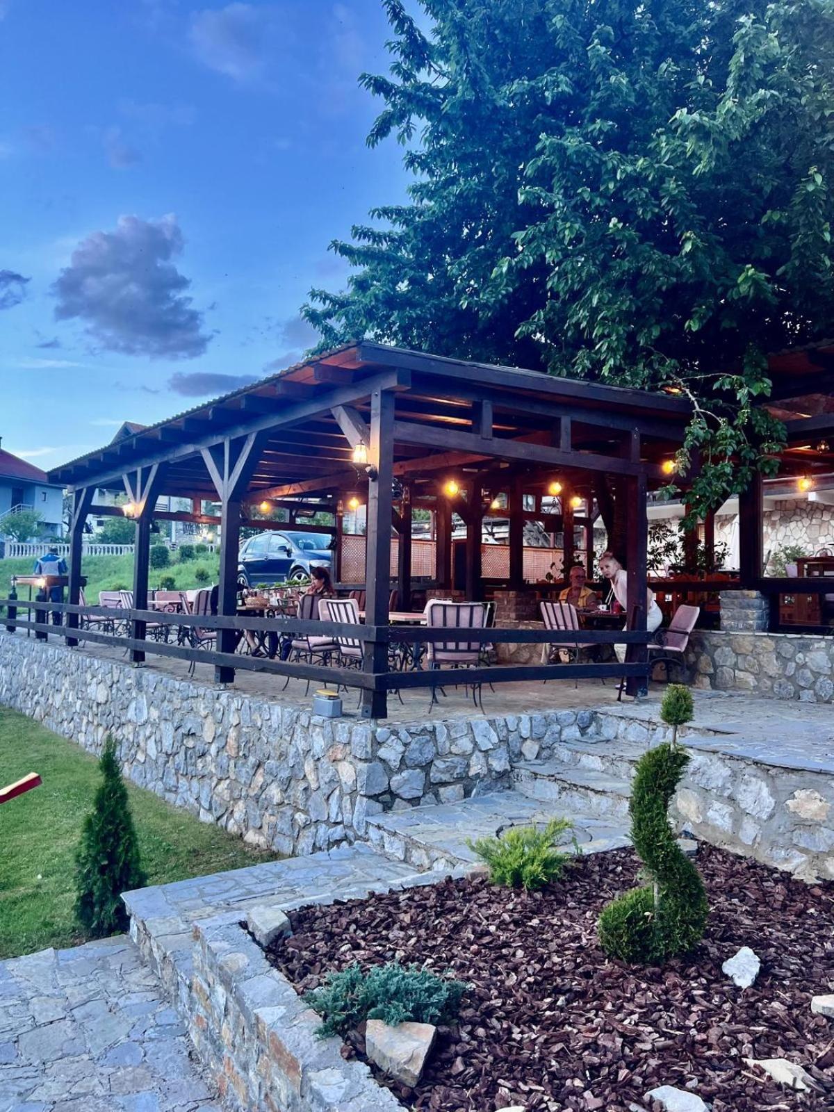 Camp Hotel Lake Views 普拉夫 外观 照片