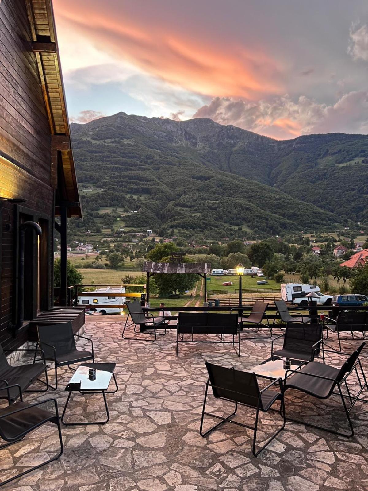 Camp Hotel Lake Views 普拉夫 外观 照片