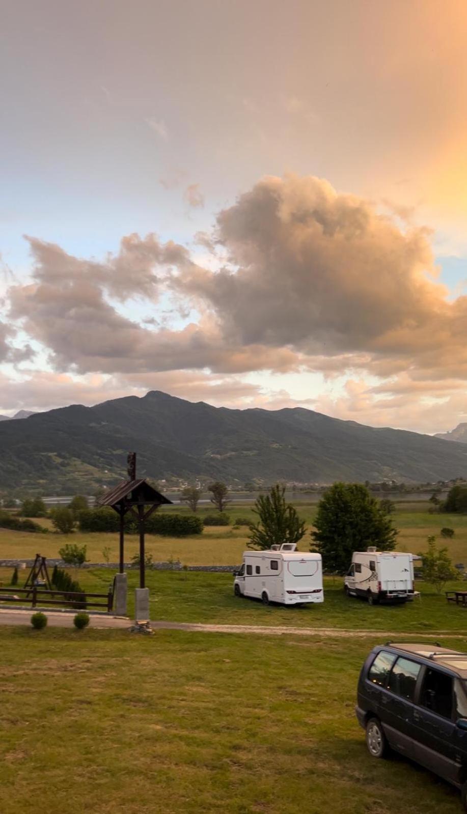 Camp Hotel Lake Views 普拉夫 外观 照片
